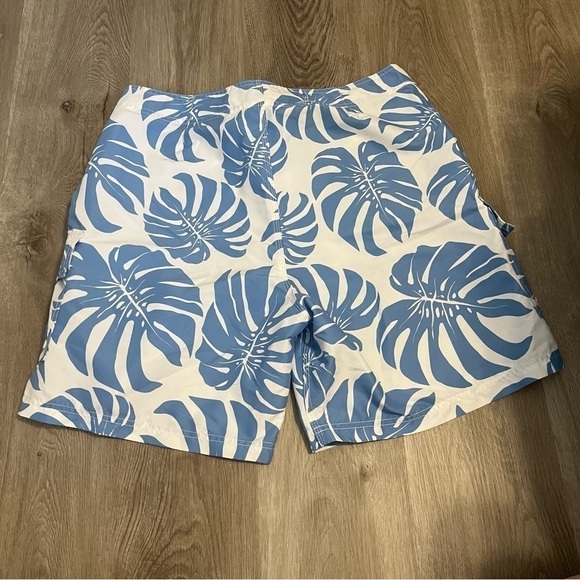 Men's Island Company Blue & White Tropical Print Swimsuit - Picture 4 of 8